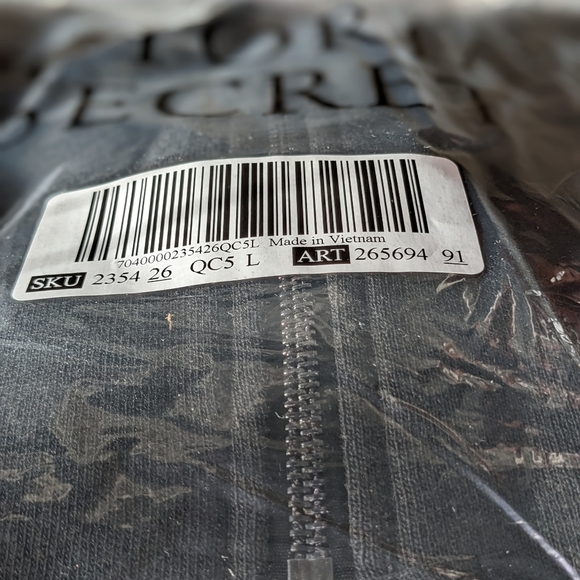 Cotton Fleece Mock-Neck Half-Zip - Picture 9 of 16